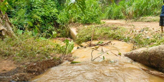 Jembatan Pasadaon Desa Subulussalam Palas di Hantam Air Besar