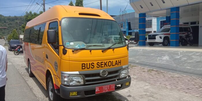 Bus Sekolah Penunjang Transportasi Bagi Siswa di Daerah Pedalaman