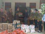 Kajari dan Ibu-ibu IAD Padang Lawas Serahkan Bantuan Bencana Alam ke Desa Pintu Padang