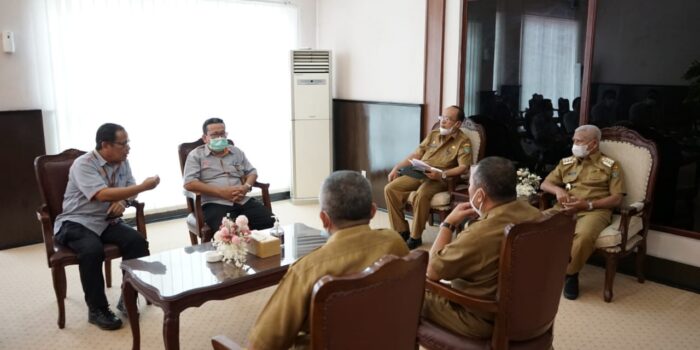 Kepala Kantor Pos Asahan Bertemu Bupati Surya