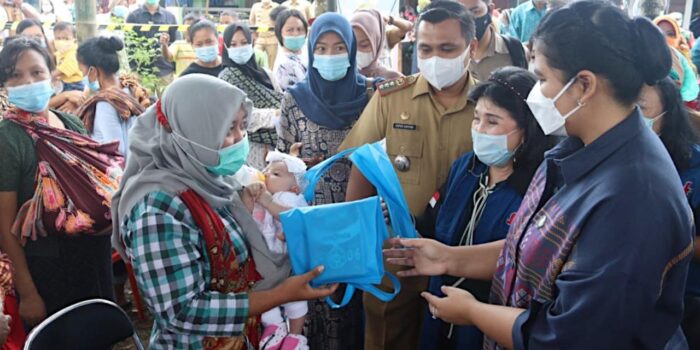 Ketua TP PKK Kota Medan Teteskan Imunisasi Polio untuk Balita