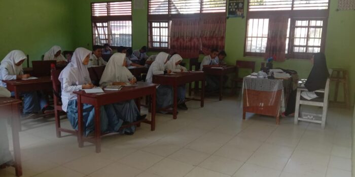 Ratusan Siswa dan Guru MAN 1 Tapaktuan Tak Patuhi Prokes Covid-19