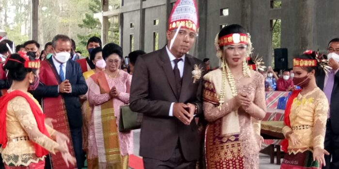 Pernikahan Kudus Hendry Sihotang – Mustika Aritonang Dihadiri Eporus dan Musisi SETARA