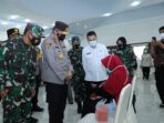 Kapolda Sumut dan Kalemdiklat Polri Tinjau Vaksinasi di Asrama Haji