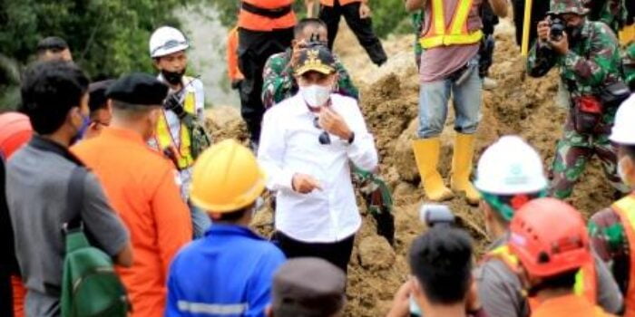 Gubsu Tinjau Lokasi Longsor di Kawasan PLTA Batangtoru