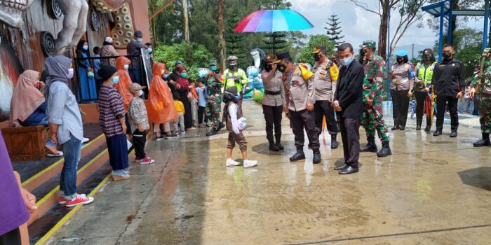 Kapoldasu dan Pangdam I/BB Imbau Patuhi Prokes di Tempat Wisata