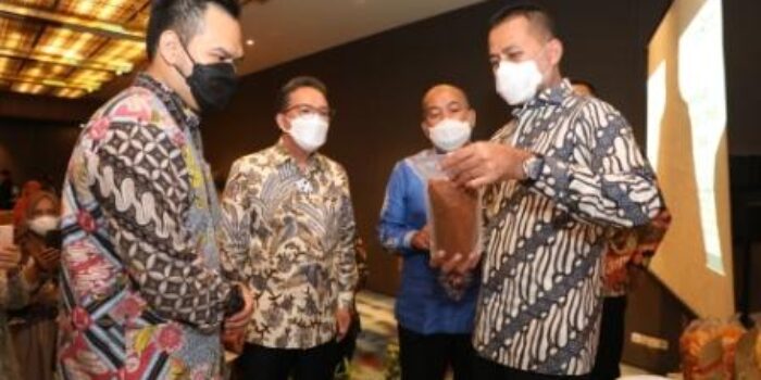 Ijeck Dorong Eksportir Jual Barang Jadi
