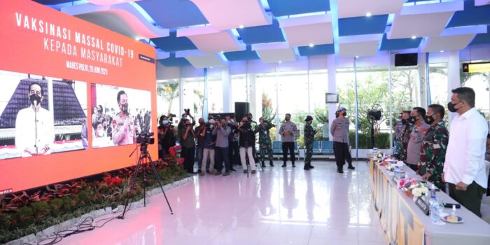 Meeting Zoom Bersama Presiden, Kapoldasu Sampaikan Masyarakat Antusias Ikuti Vaksinasi