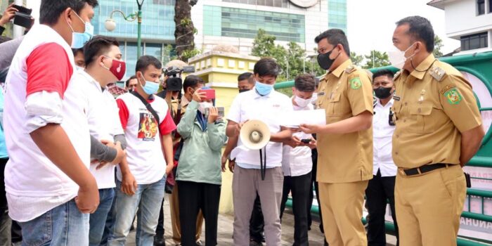 Walikota Medan Temui Pengunjuk Rasa