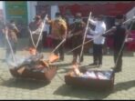 20 Kilogram Ganja Kering dan 15 Gram Sabu Dibakar di Halaman Kejari Singkil