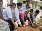 Ketua PWI Sumut Bersama Pengurus Saksikan Penyembelihan Hewan Kurban