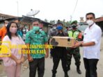 Bupati Karo Salurkan Bantuan Beras PPKM ke Warga Desa Sukajulu