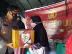 Kapolres Abdya Bagikan Paket Sembako ke Warga