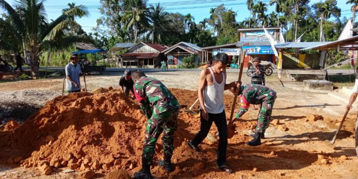 TNI-Polri dan Dinas Terkait Bersama Masyarakat Gelar Gotong Royong