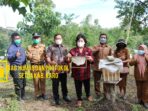Bupati Karo Panen Madu di Desa Selandi