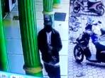 Maling di Masjid Raya Miftahul Iman Terekam CCTV