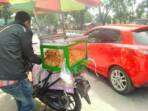 Jual Gorengan untuk Sekilo Beras