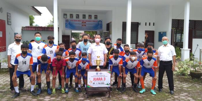 Raih Juara 3 LPI se-Kota Binjai , Rusli Serahkan Piala dan Dana Pembinaan
