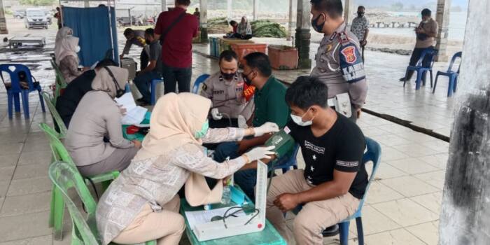 Nelayan di PPI Ujong Seurangga Susoh Ikut Vaksinasi Tahap Pertama