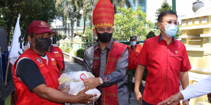 Pemko Medan Apresiasi Bakti Sosial Berbagi Sembako Bersama Pengemudi Betor