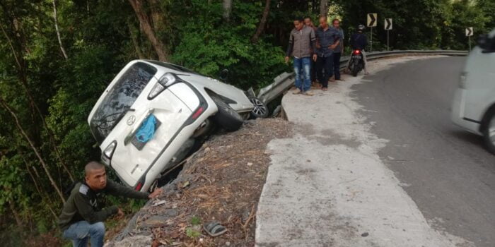 Tikungan Tajam Gunung Paro Kecamatan Leupung Kabupaten Aceh Besar Nyaris Makan Korban