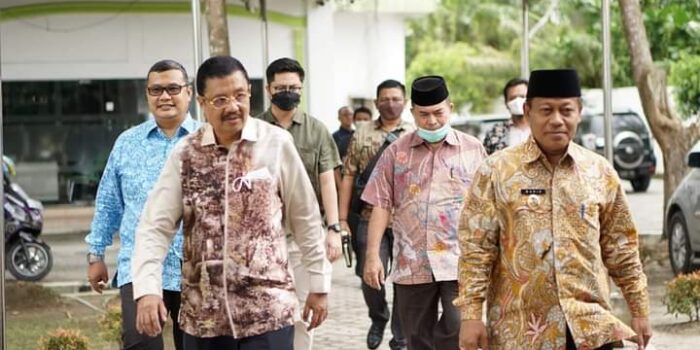 Plt Wali Kota Waris Thalib Terima Kunjungan Silaturahmi Tengku Erry Nuradi