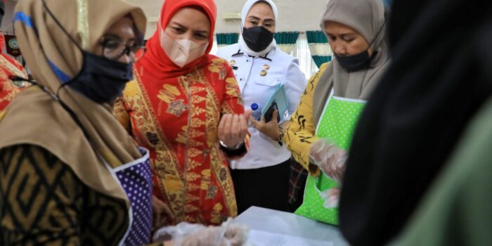 TP PKK Kota Medan Gelar Pelatihan Pembuatan Kue Bagi Kelompok UP2K