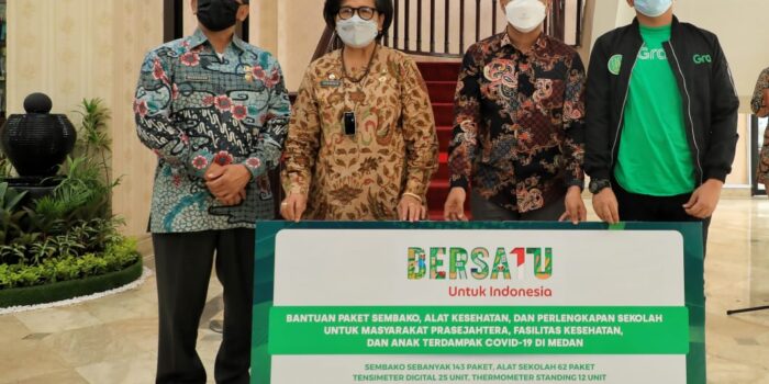 Pemko Medan Terima Bantuan Sosial Paket Sembako dan Paket Alat Sekolah dari Grab Indonesia