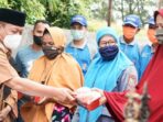 Waris Thalib Serahkan Bantuan  Korban Kebakaran di Kelurahan Sirantau dan Kelurahan Sei Marbau
