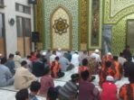 Gelar Subuh Bersedekah, Masjid Al-Ikhlashiya Santuni Anak Yatim