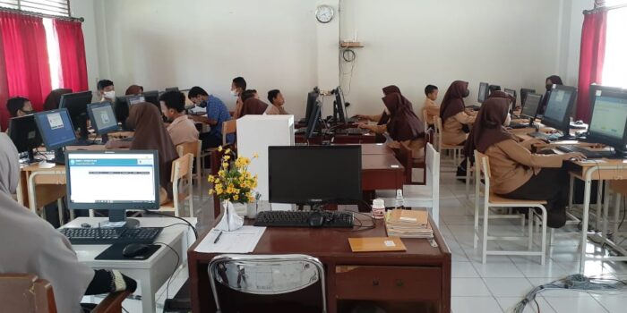 Pelaksanaan UAS Berbasis Komputer di SMP Negeri 2 Tapaktuan Berlangsung Tiga Hari