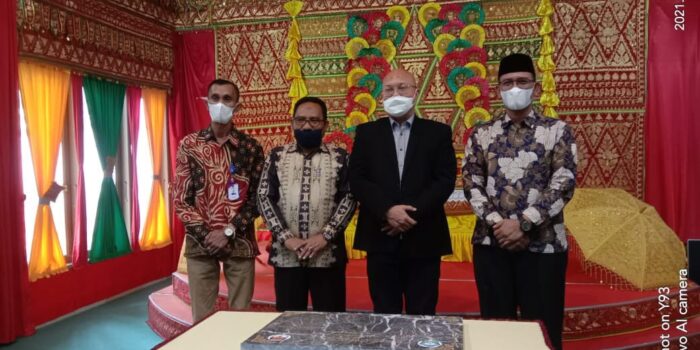 Pemkab Aceh Selatan Serahkan Tanah dan Bangunan ke KIP