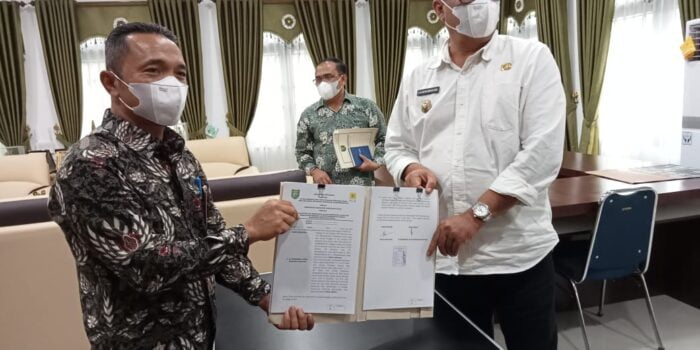 Bupati Madina Teken MoU Dengan PLN