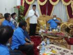 Diundang ke Meulaboh, Bupati Aceh Barat Peusijuek Ketua PWI Aceh