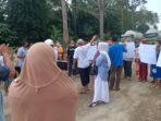 Puluhan Emak-emak Protes Truck Pemecah Batu Timbulkan Polusi Udara