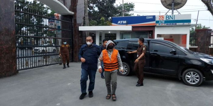 Mantan Kadis PUPR Siantar Ditangkap Kejatisu di Bandung