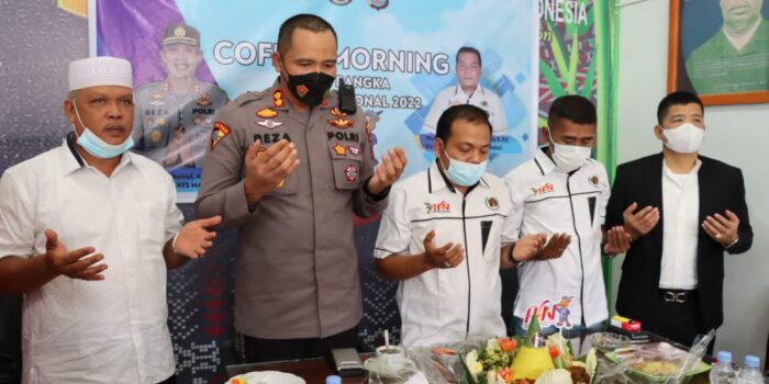 Peringati HPN 2022 AKBP HM Reza Chairul Berikan Nasi Tumpeng Kepada Insan Media