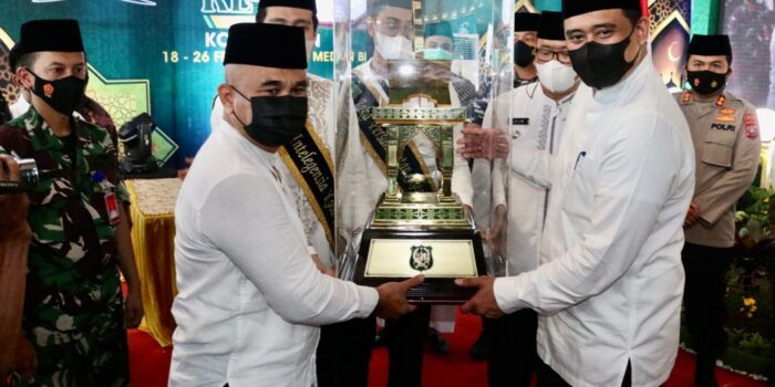 Bobby Nasution Beri Penghargaan Kepada Pemenang MTQ ke-55 Kota Medan