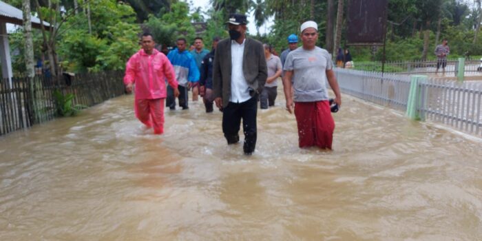 Salurkan Sembako, Bupati Minta Gampong Bentuk Tim Tanggap Bencana