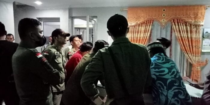 Satpol PP Madina Razia Pekat, 4 Waria Diamankan
