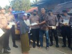 Polres Palas Gandeng MOI Berikan Beras Kepada Warga Kurang Mampu