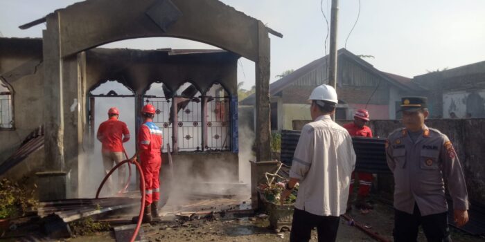 Satu Unit Rumah di Simpang Lima Besitang Kebakaran