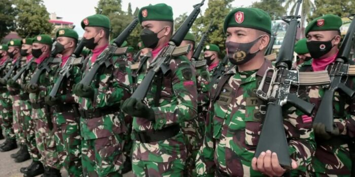 KSAD Beri Penghargaan Tiga Prajurit TNI Yang Lumpuhkan KKB dan Begal