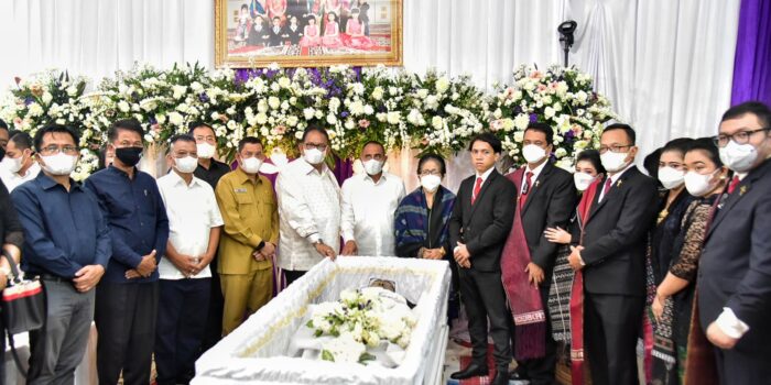 Edy Rahmayadi dan Musa Rajekshah Kunjungi Rumah Duka WTP Simarmata