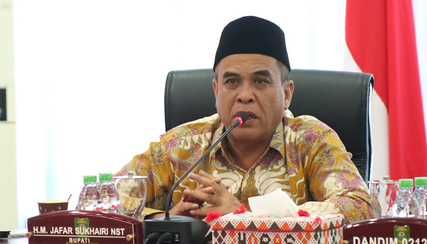 bupati mandailing natal desak holywings