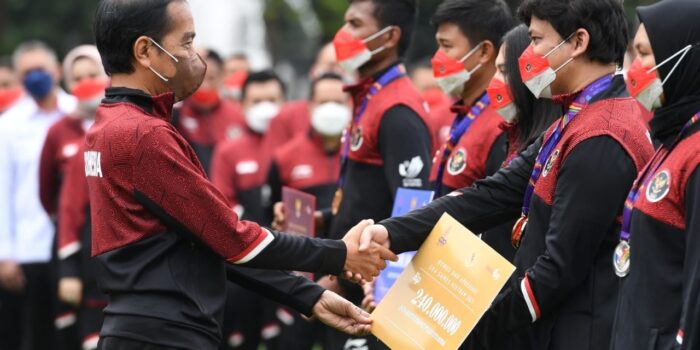 presiden jokowi serahkan bonus atlet