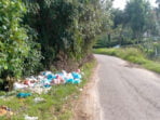 Sampah Berserakan di Jalan Lingkar Perkantoran Pemkab Abdya