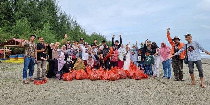 Anniversary 7 Tahun Kotatua Bersih Bersih Pantai Cemara Indah Ujong Batee