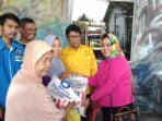Anggota Fraksi Golkar DPRD Binjai Bagi Sembako ke Masyarakat Kurang Mampu