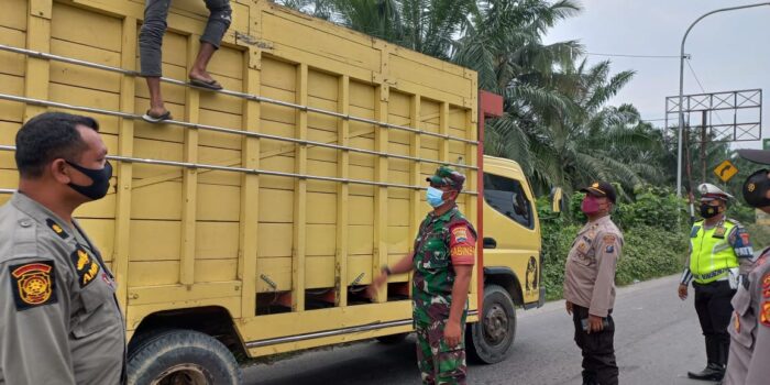 Regu I Pos Checkpoint Lakukan Penyekatan di Perbatasan Sumut – Aceh